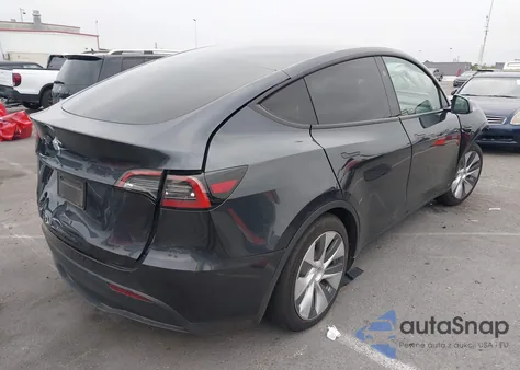 2024 Tesla Model Y Long Range Dual Motor All-Wheel Drive/Rwd z USA, uszkodzony, nr VIN 7SAYGDED5RF056311